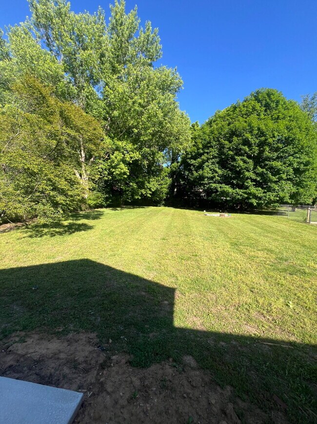 Building Photo - 3413 Clearwater Dr