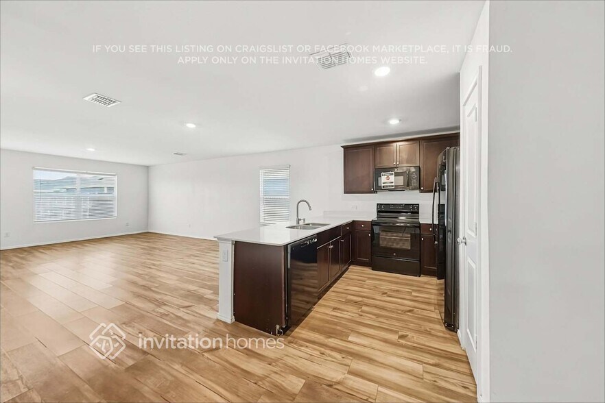 Building Photo - 5423 Longshadow Dr