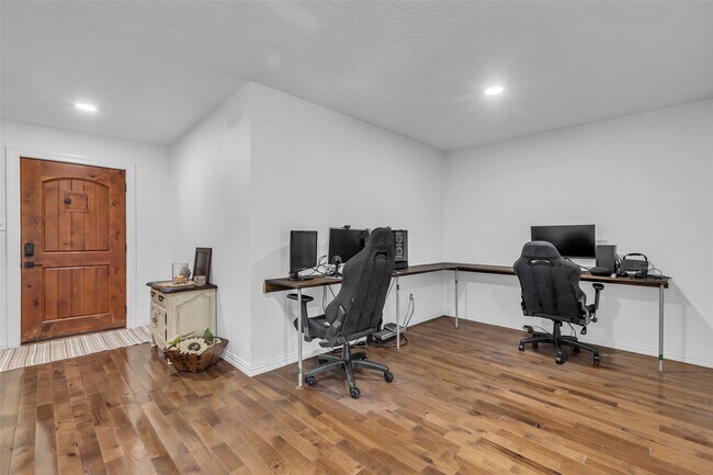 Building Photo - 1710 Hill Top Ln