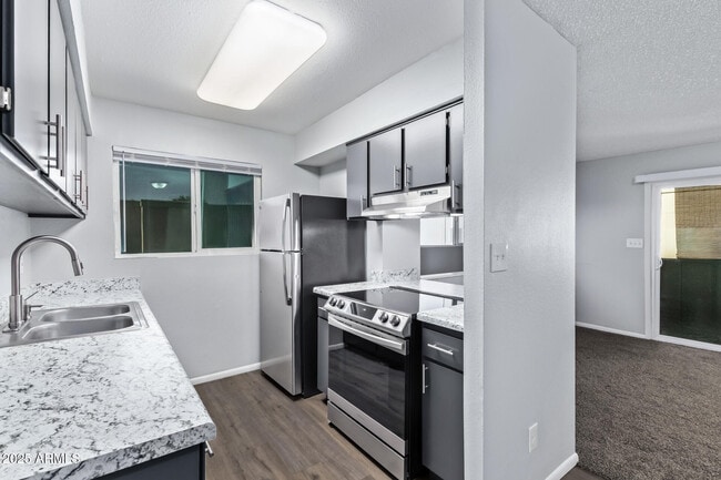 Building Photo - 5871 N 47th Dr