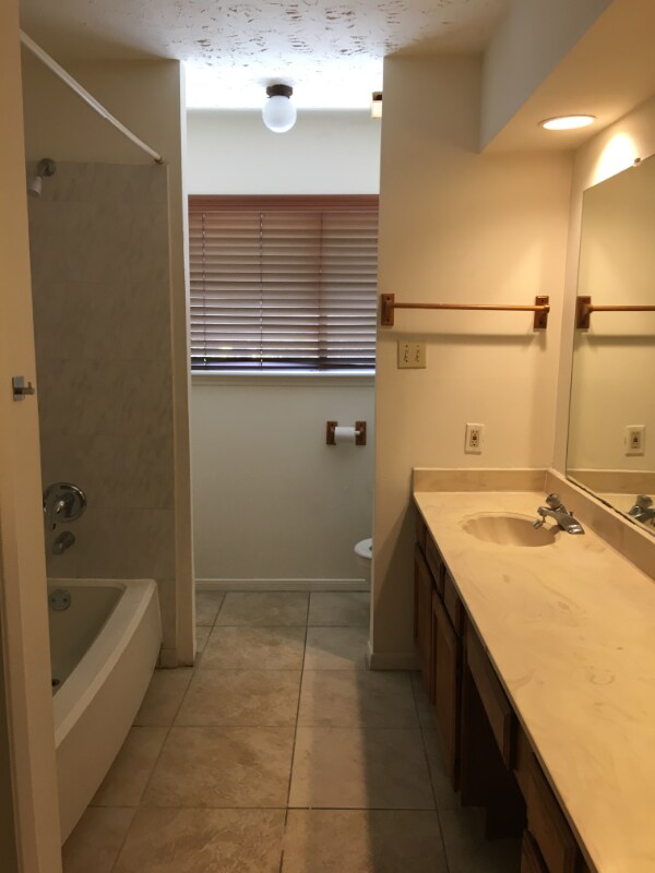 Building Photo - 12704 Hollandale Dr