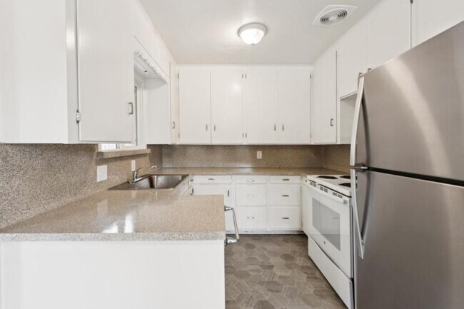 Building Photo - 3 bedroom in Seattle WA 98117