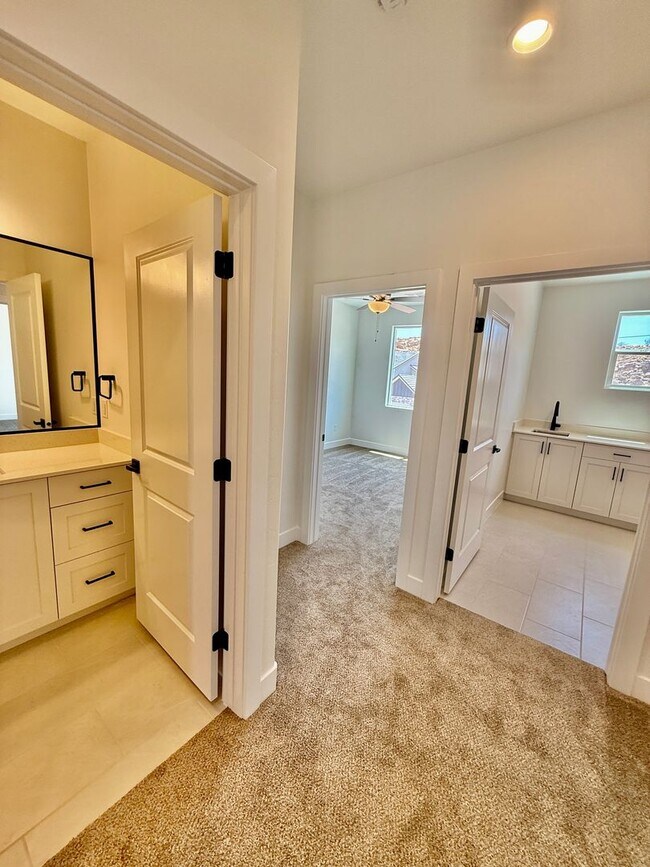 Building Photo - BRAND NEW Four Bedroom Townhome in Desert ...
