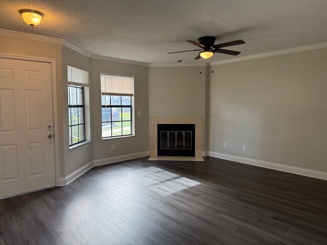 Building Photo - 2/2 Town Home in Casselberry