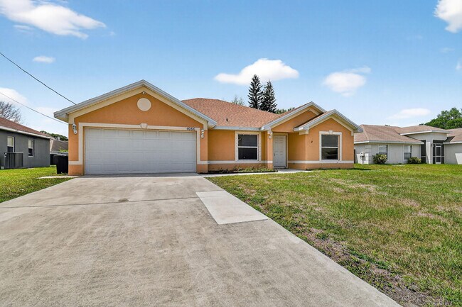 Building Photo - 4066 SW Canrady St