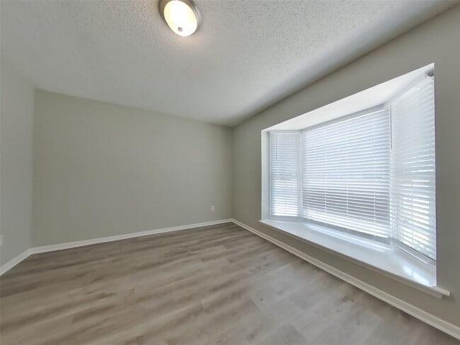 Building Photo - 3434 Deer Valley Dr