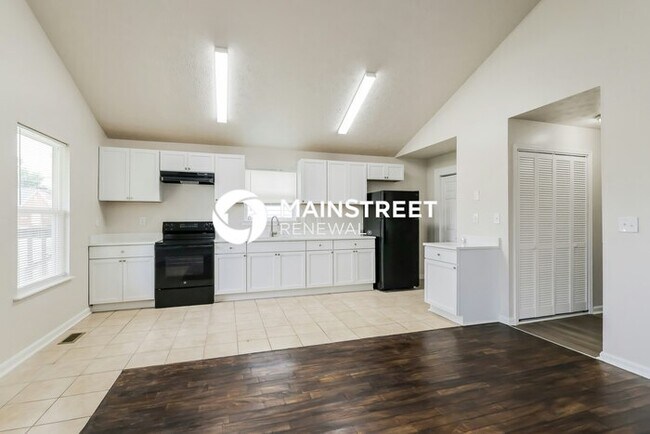 Building Photo - 3 Bedroom Pet-Friendly Home in Louisville,...