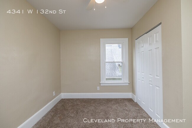 Building Photo - Updated West Side Colonial