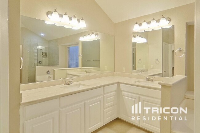 Building Photo - 1312 Pierron Dr