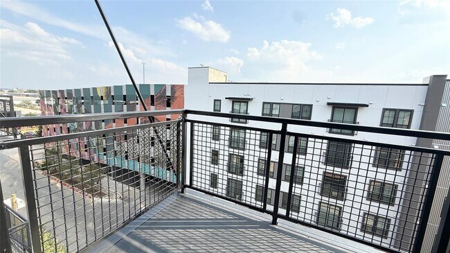 Building Photo - 4315 S Congress Ave