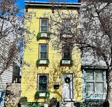 Building Photo - Beautiful 2 Bedroom Home on Verbeke St