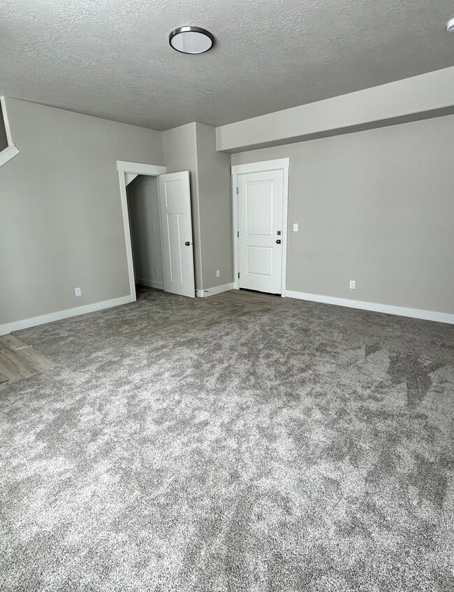 Building Photo - 1078 S 2810 E