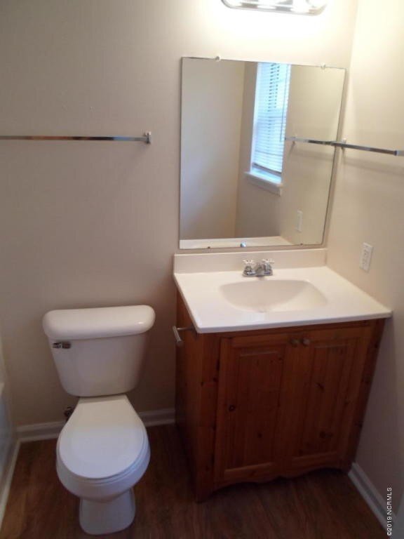 Building Photo - "Charming 2-Bed, 2-Bath Gem with Cozy Comf...