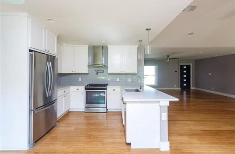 Building Photo - 2509 Loyola Ln