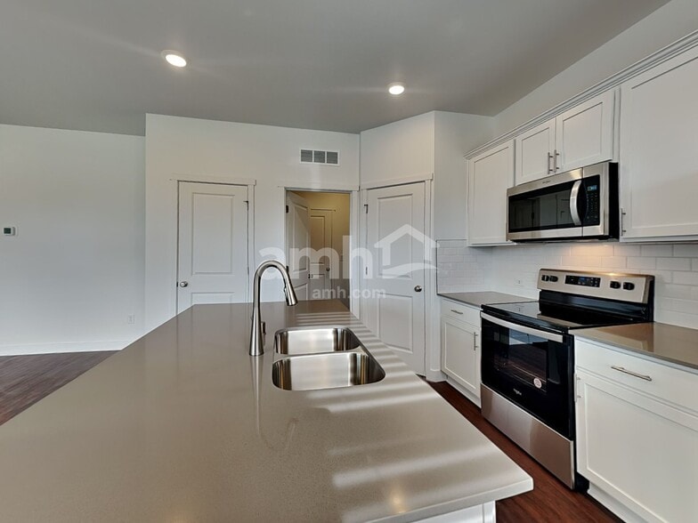 Building Photo - 4722 86th Ave NE