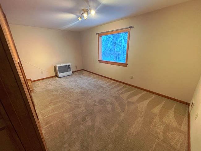 Building Photo - Bright 3-Bedroom Home in Town – Convenient Fairbanks Location