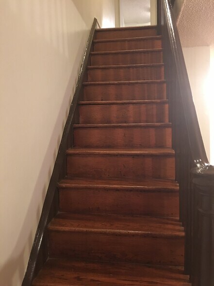 Building Photo - 1211 Alcott St