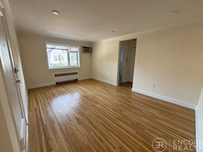 Building Photo - 86 St Paul St