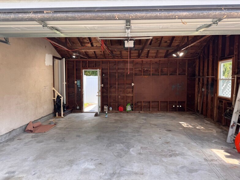 Building Photo - 47 Ashwood Cir