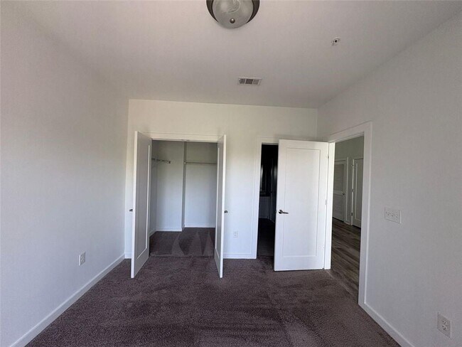 Building Photo - 525 Parkway Dr