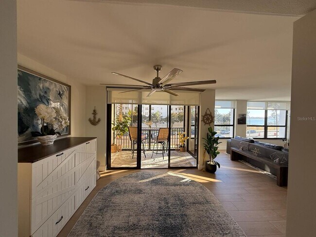 Building Photo - 11 Sunset Dr