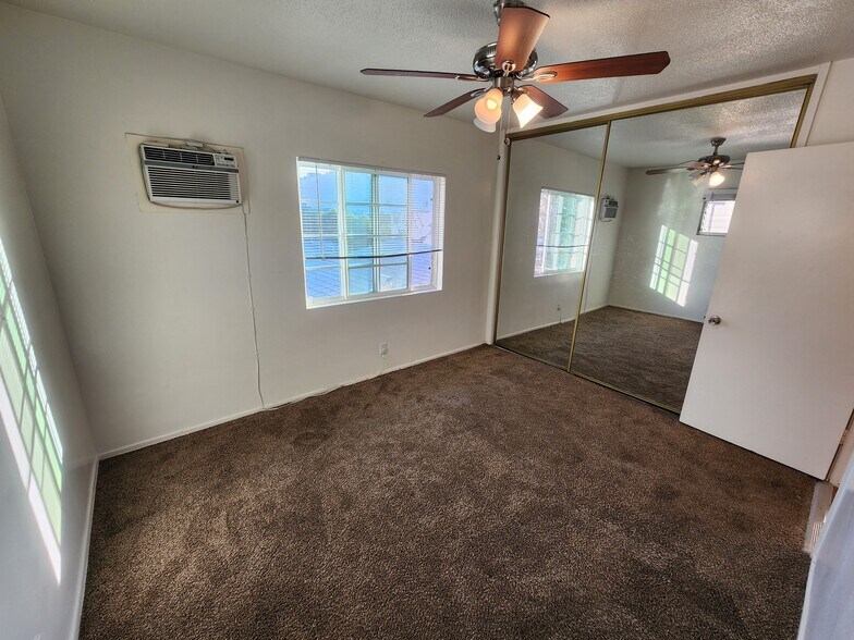 Building Photo - 14227 Moorpark St