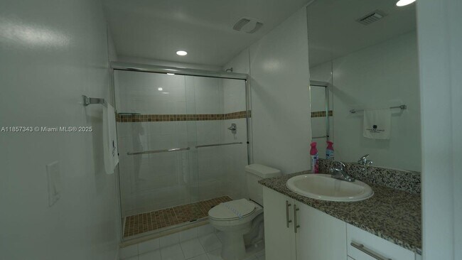 Building Photo - 987 SW 37th Ave