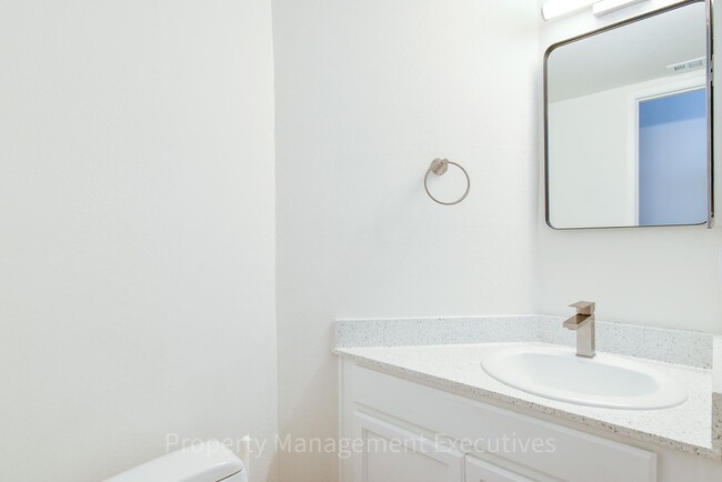 Building Photo - Renovated 2 Bedroom, 2.5 Bath Townhome