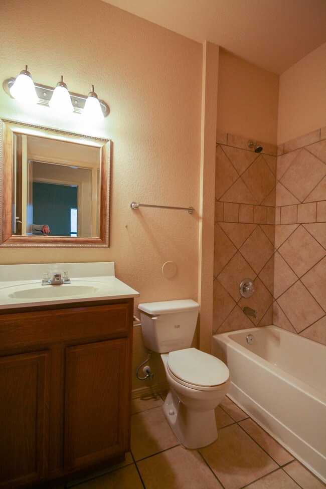 Building Photo - 5806 Redstone Rim Dr