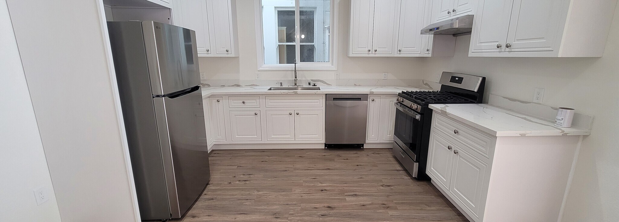 Kitchen: all new upgraded appliances and great setup - 646 10th Ave