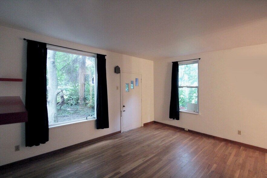 Building Photo - 413 Lamar Ave