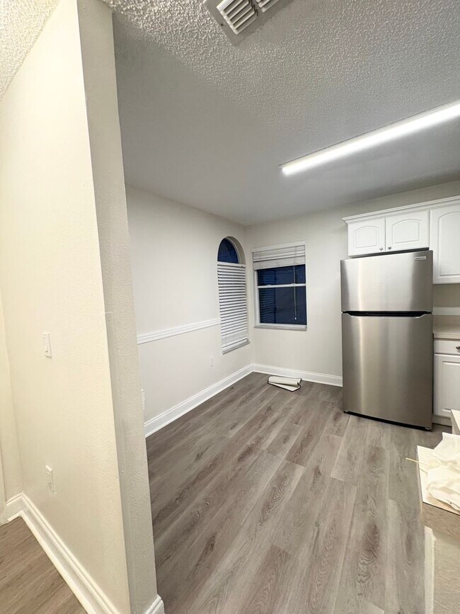 Building Photo - 8824 Coral Palms Ct