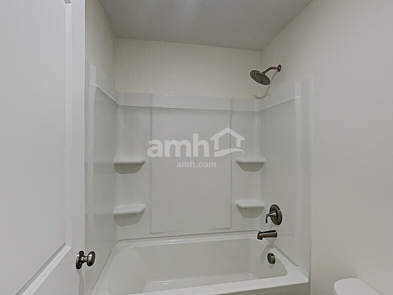 Building Photo - 20 Valley Brook Ct