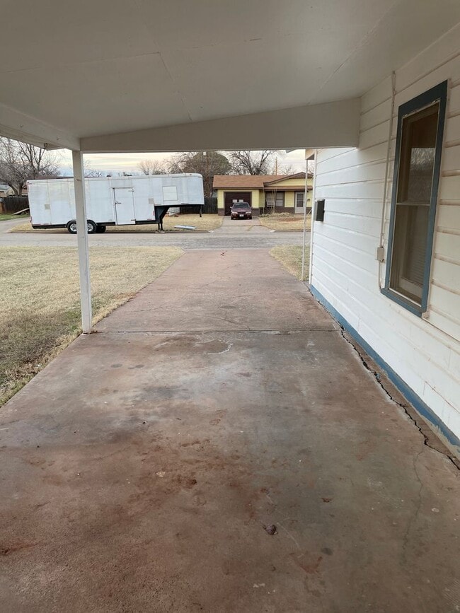 Building Photo - UP-dated 3/2 with carport! NEW HVAC in Jun...