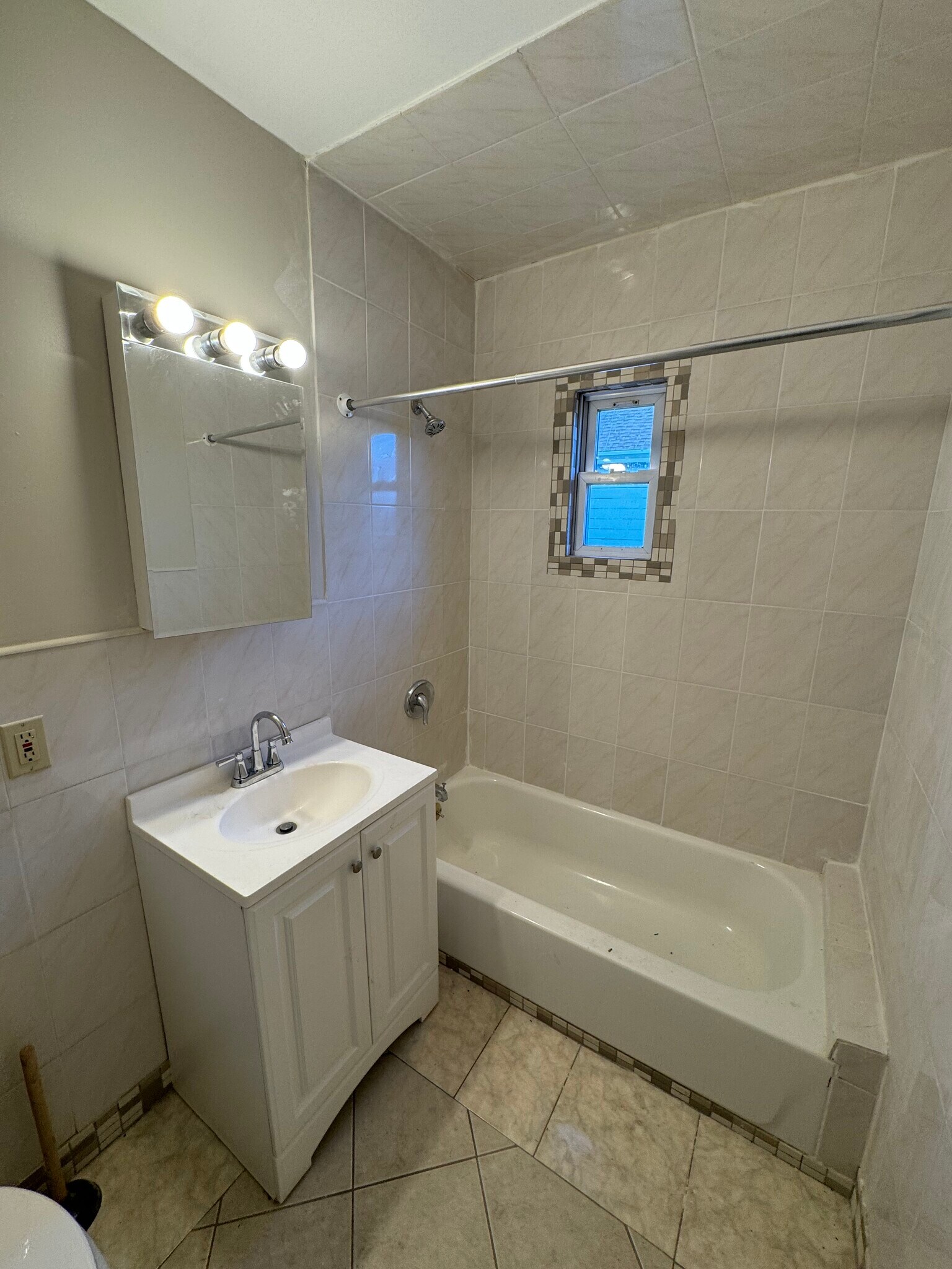 Building Photo - 189 Summer St