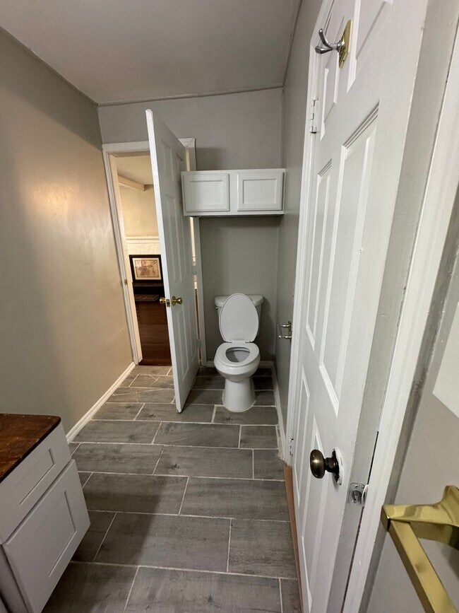 Building Photo - Cute & Comfortable Living in the Lookout Mountain Foothills with quick access to Chattanooga