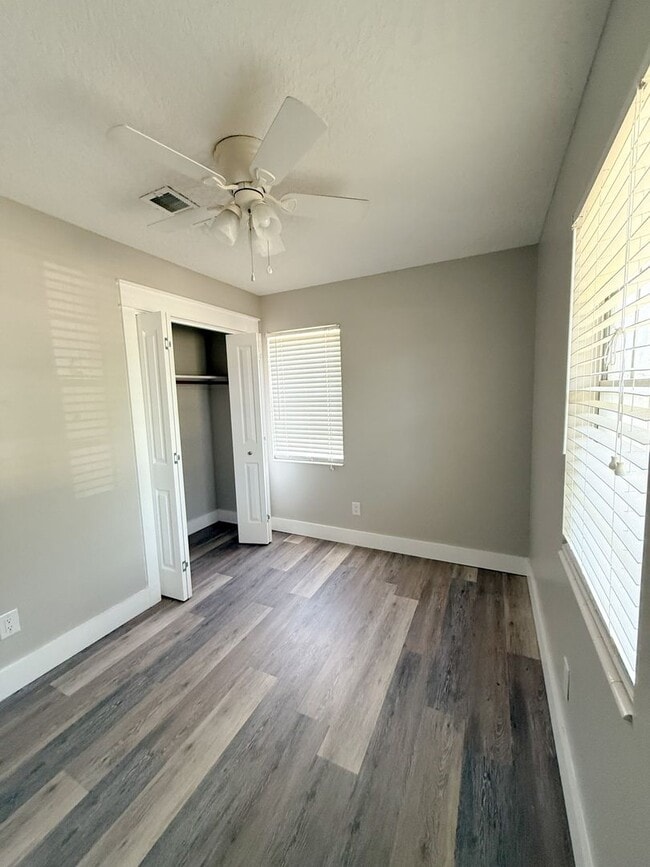Building Photo - Charming Renovated Brick Home in Fort Walt...