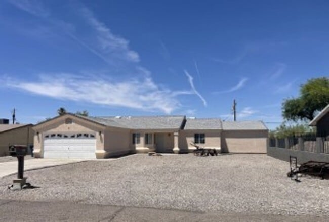 Primary Photo - Move in ready! Call for a showing.