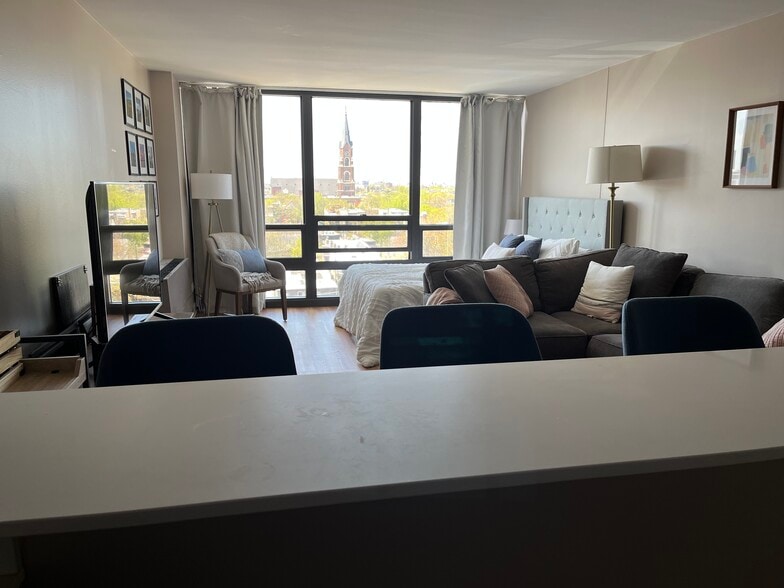 West View - 1636 N Wells St