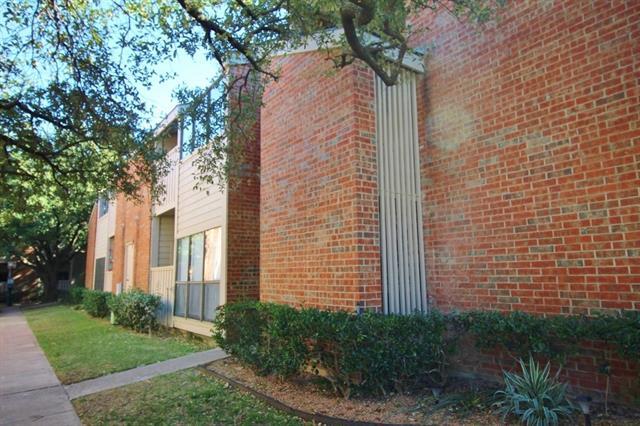 Building Photo - 9600 Royal Ln