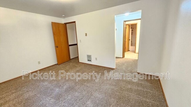 Building Photo - 1334 NE Jasmine Ln