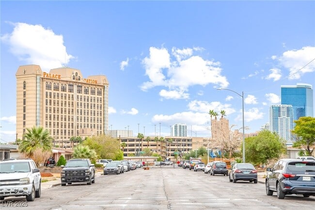 Building Photo - 2905 Kings Way