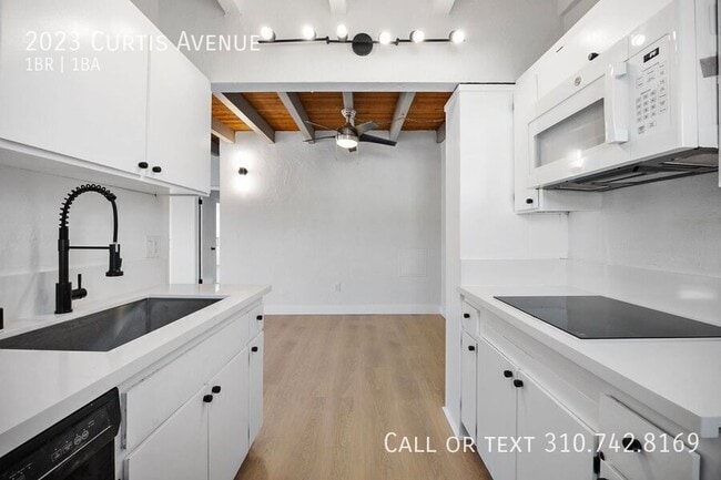 Building Photo - 2023 Curtis Ave
