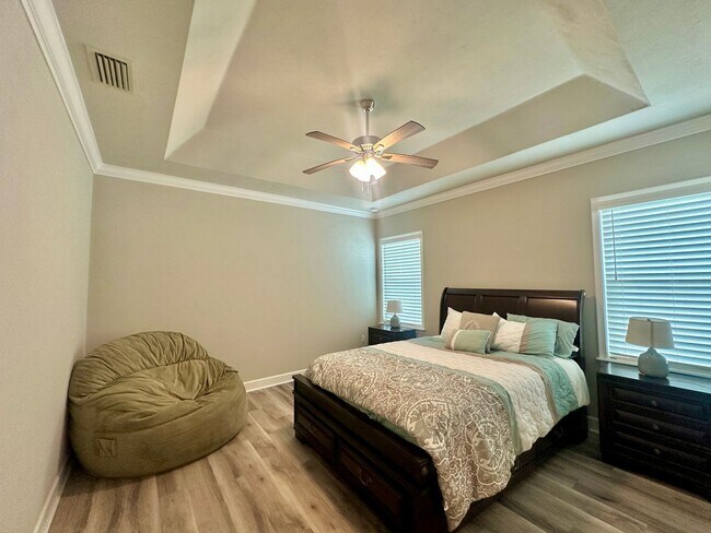 Building Photo - Modern Comfort in Fletcher Oaks – 3BR/2BA ...