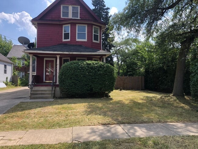 Primary Photo - Section 8 Accepted! 3br/1.5ba with 2 Car G...