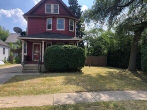 Building Photo - Section 8 Accepted! 3br/1.5ba with 2 Car G...