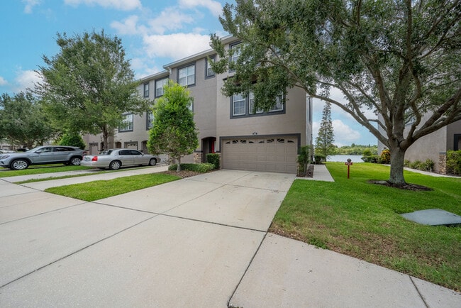 Building Photo - Townhome For Rent in Lake Brandon!