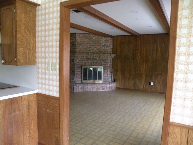 Building Photo - 785 Bader Dr