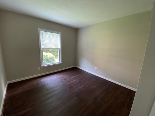 Building Photo - Updated 3 Bedroom 2 Bathroom Home in N. Ch...