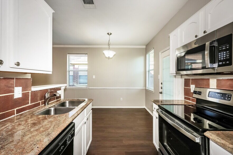 Building Photo - 916 Buffalo Springs Dr